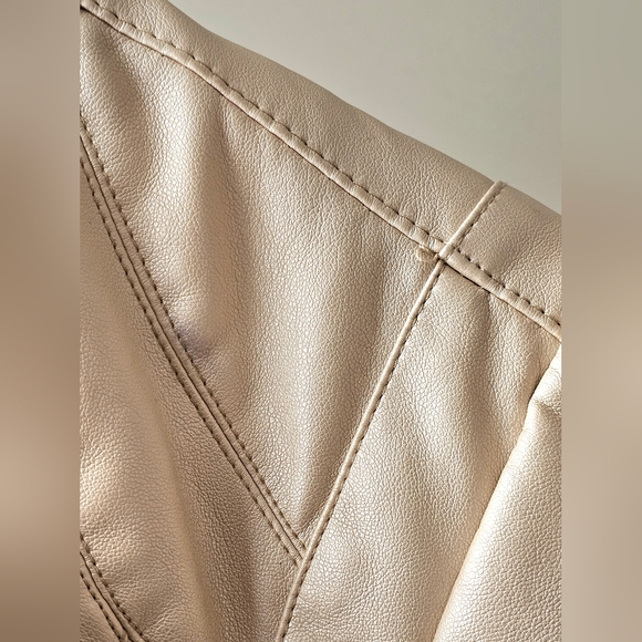 Chic Beige Leather Jacket for Women - Picture 5 of 8